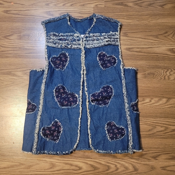 Kitschy Vintage Denim Vest with Heart Accents - Picture 6 of 9